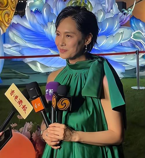 朱茵54岁近况曝光，这才是娱乐圈常青的真正底气