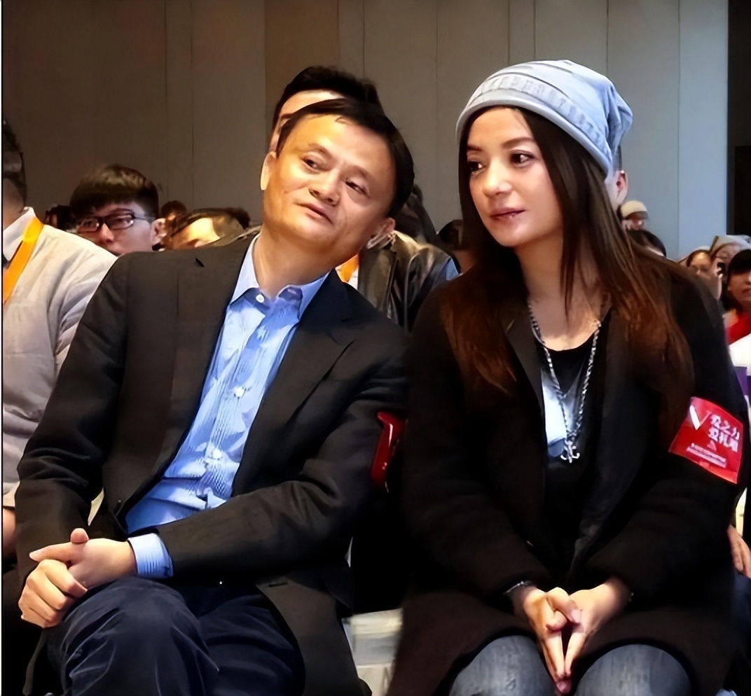 赵薇现在还在娱乐圈吗_赵薇近期动态分析_赵薇消失四年原因