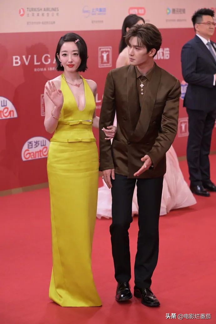 晚装女明星_明星时尚穿搭评价_红毯造型分析