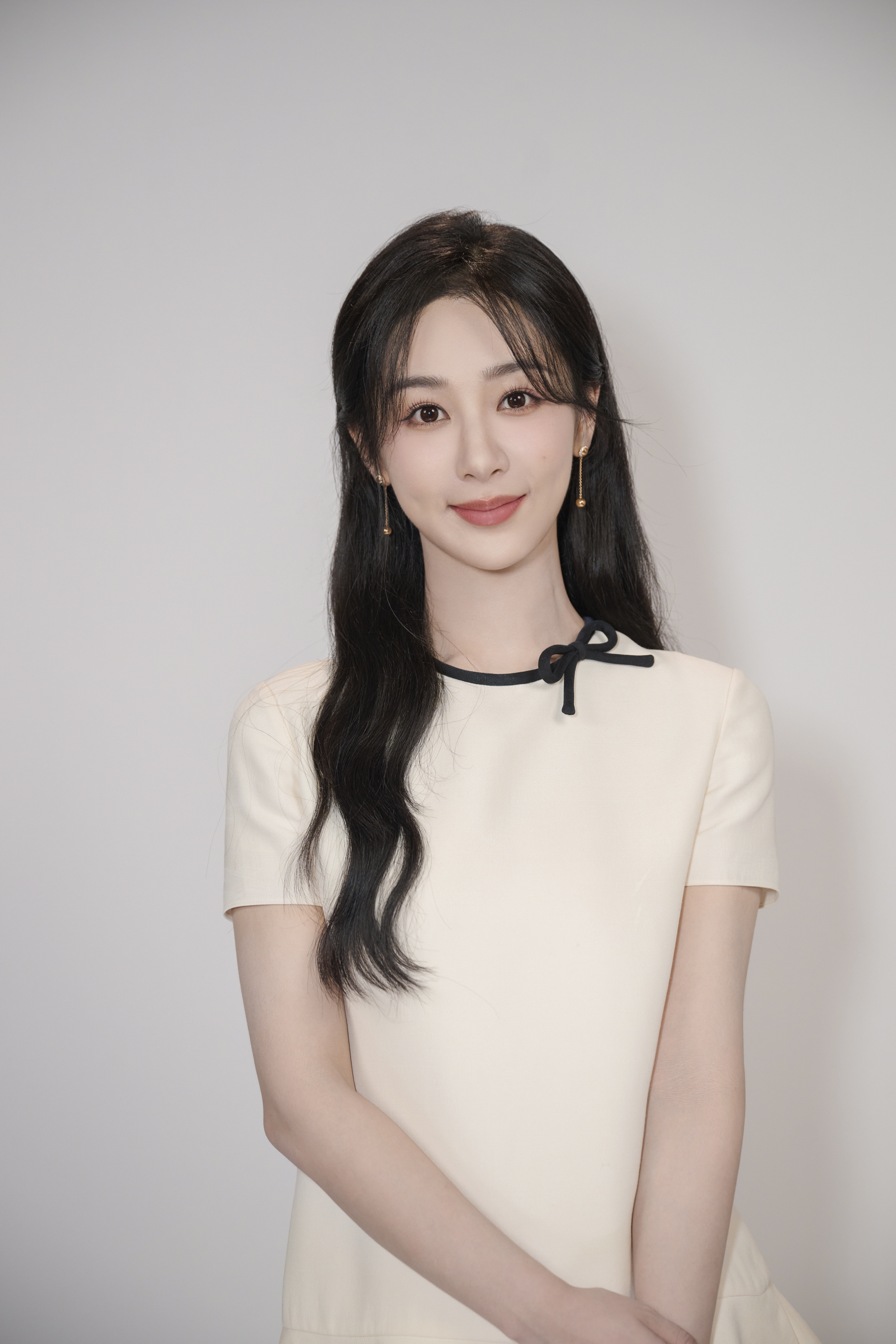 杨紫演艺经历及过往影视类奖项盘点，作品热度人气双高