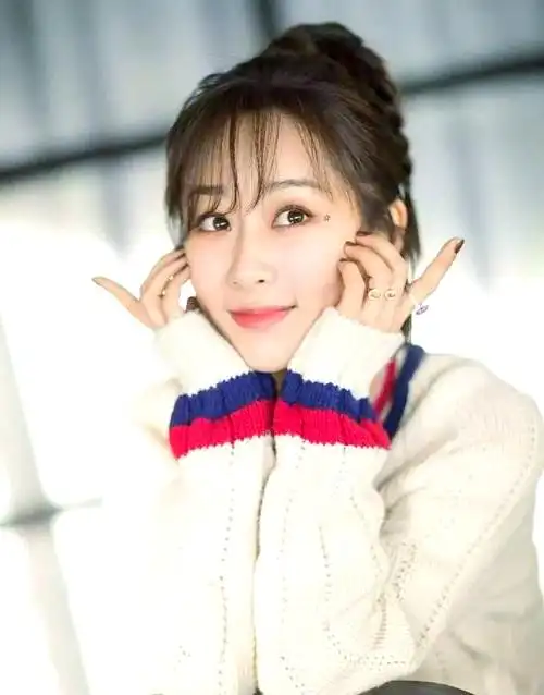 治愈系笑容特点_女明星的笑容_谭松韵治愈系笑容分析